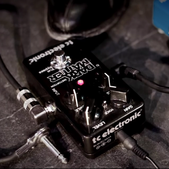 Guitarra y Bajo DARK MATTER DISTORTION TC Electronic