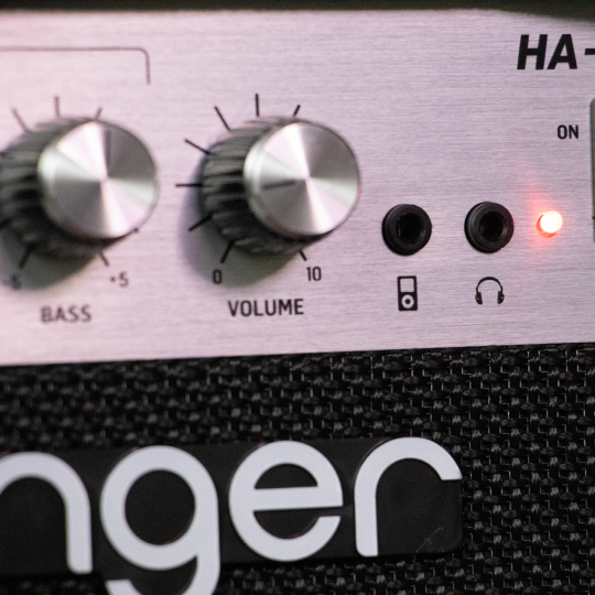 Guitarra y Bajo HA-10G Behringer